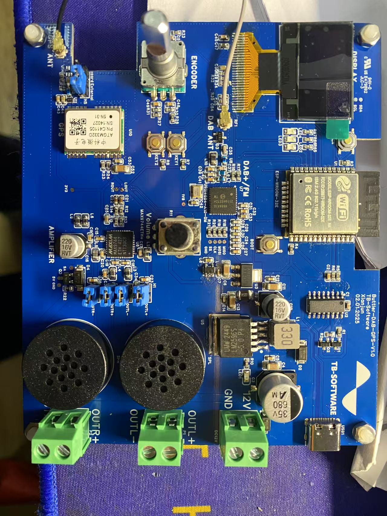GPS and DAB+ / FM Chip for Microsoft Windows 10/11 over serial port