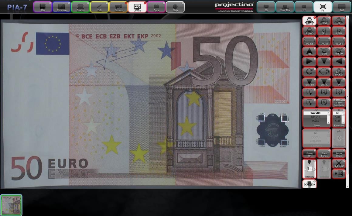 PIA-7 Forensik-Software in 3D-Ansicht mit Projectina-Logo, Lichtquellen-Steuerung und 50-Euro-Schein als Demo-Objekt